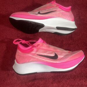 W Zoom Fly 3 Size 5 At8241-600 Pink Blast True Berry